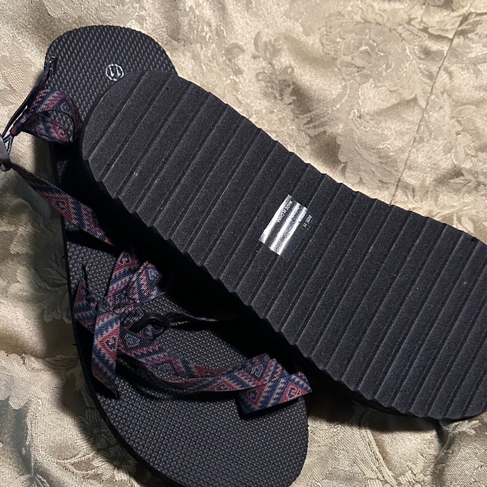 Olivia Miller Black and Purple Patterned Sandals - Picture 3 of 3